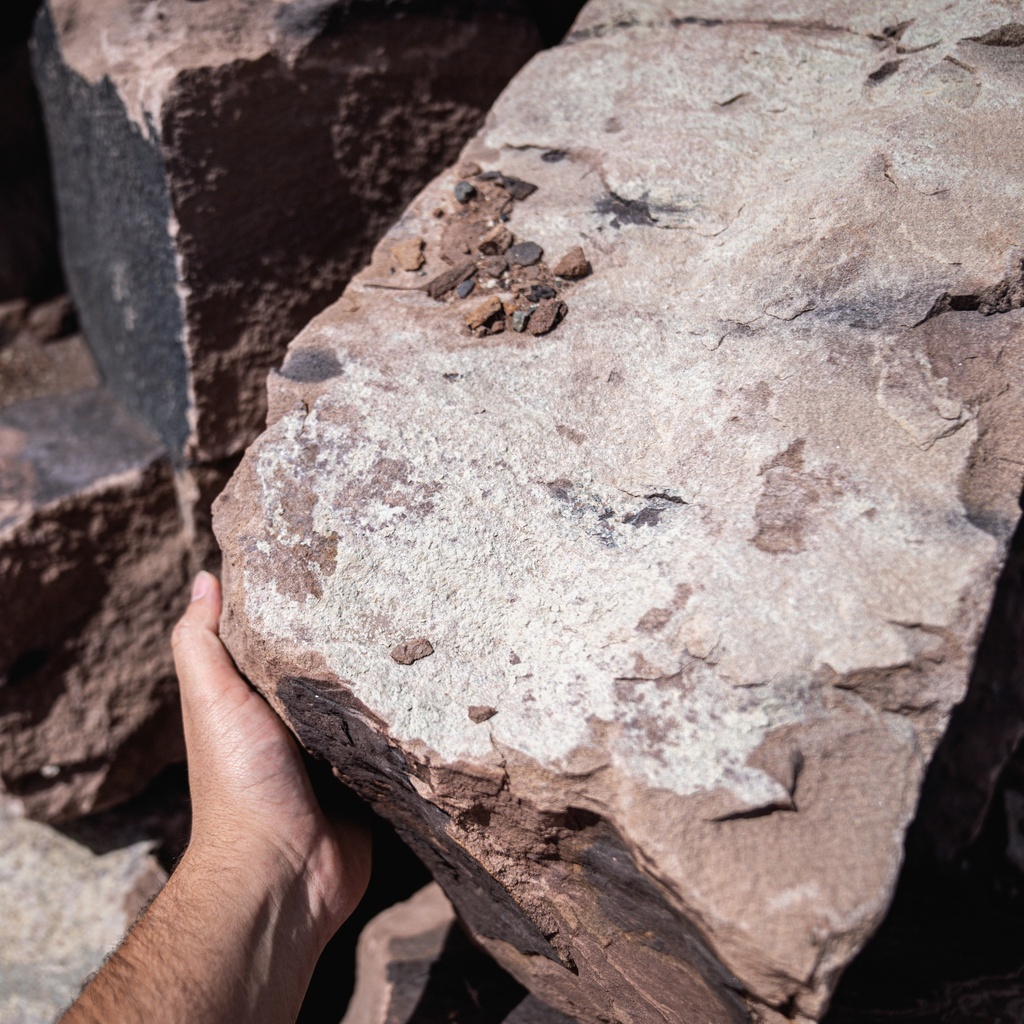 CASTLEMAINE FEATURE ROCKS LARGE