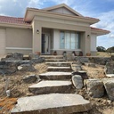 BLUESTONE NATURAL SAWN STEP - MEDIUM