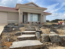 [320199] BLUESTONE NATURAL SAWN STEP - LARGE